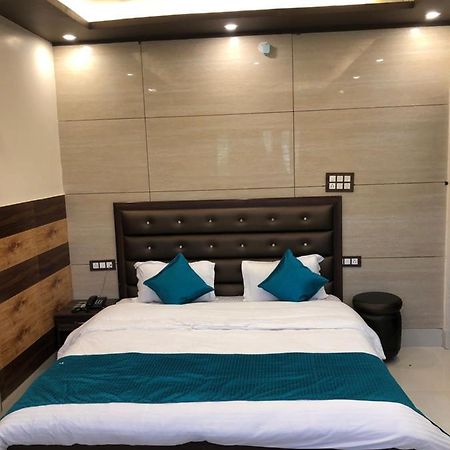 Hotel Famous Haridwār Buitenkant foto
