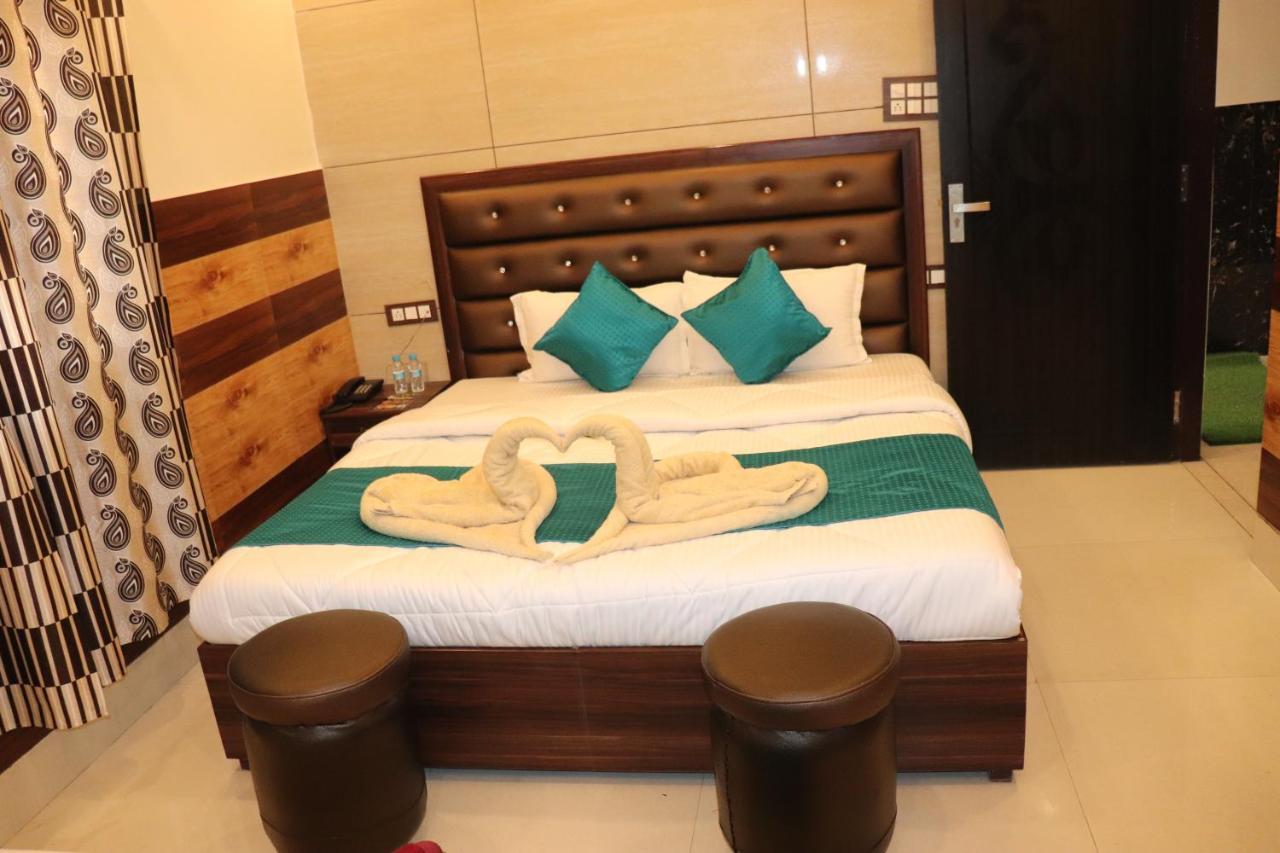 Hotel Famous Haridwār Buitenkant foto