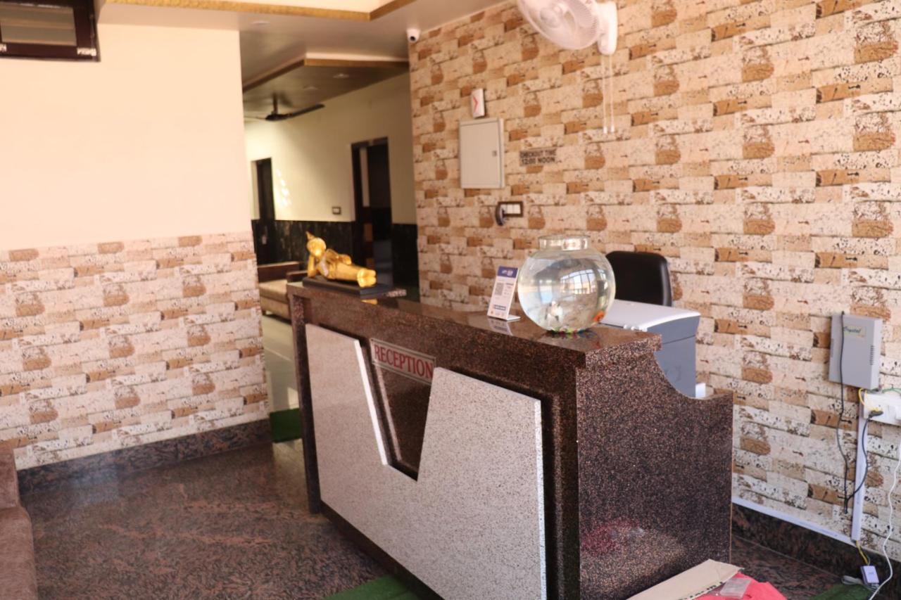 Hotel Famous Haridwār Buitenkant foto