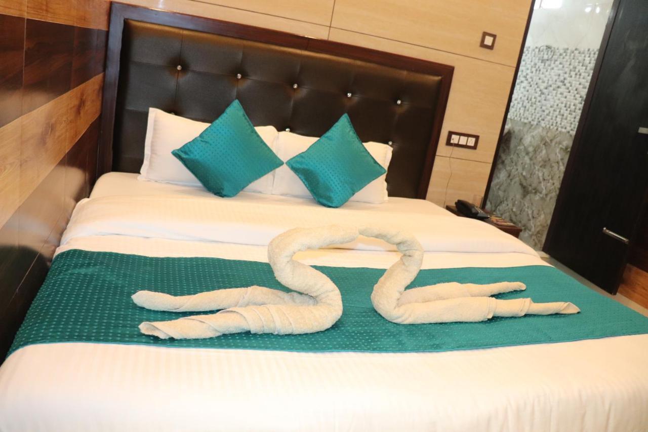 Hotel Famous Haridwār Buitenkant foto