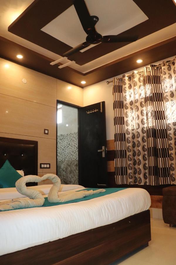 Hotel Famous Haridwār Buitenkant foto