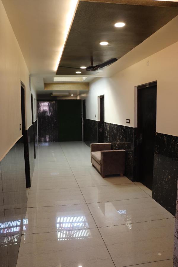 Hotel Famous Haridwār Buitenkant foto