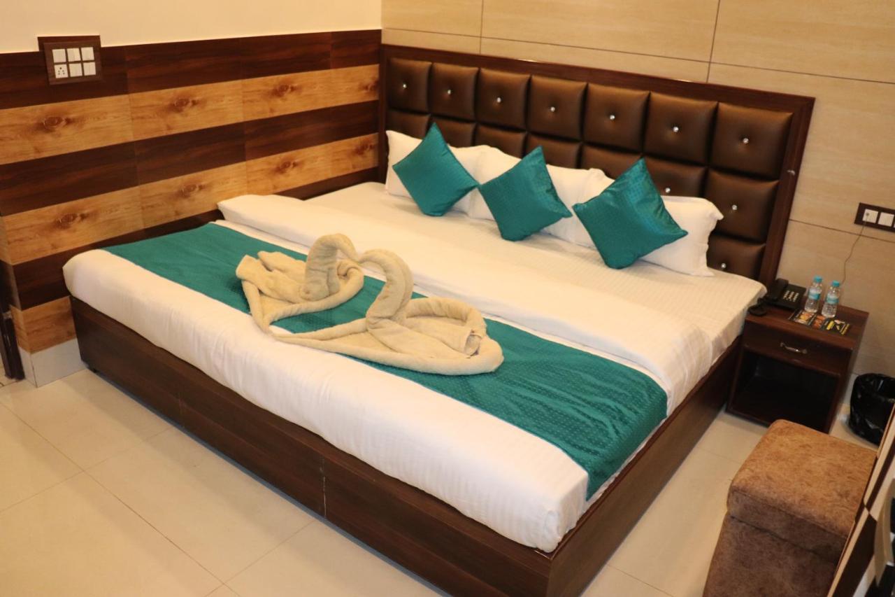 Hotel Famous Haridwār Buitenkant foto