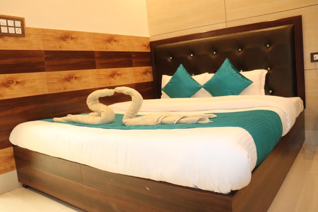 Hotel Famous Haridwār Buitenkant foto