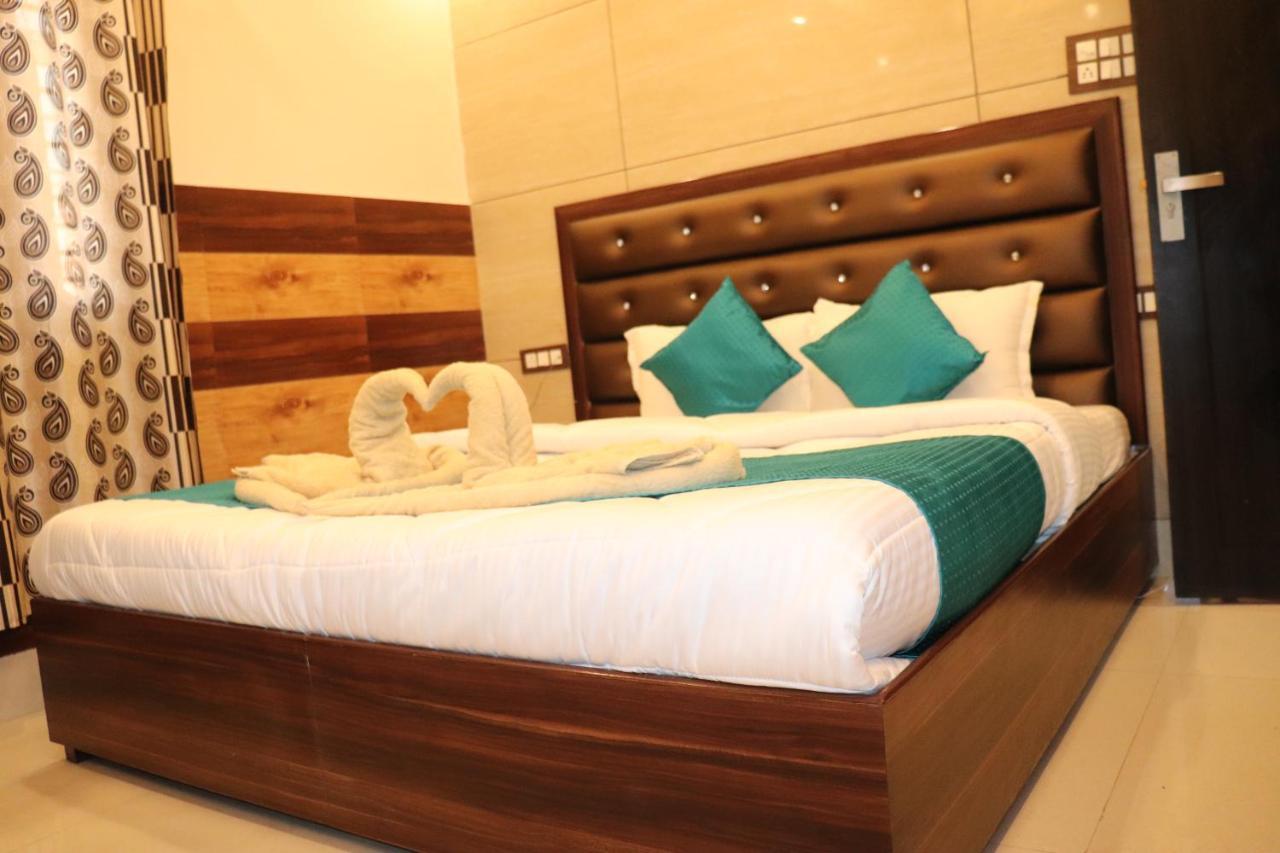 Hotel Famous Haridwār Buitenkant foto