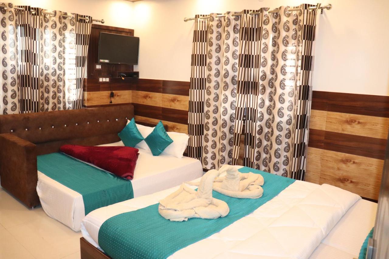 Hotel Famous Haridwār Buitenkant foto