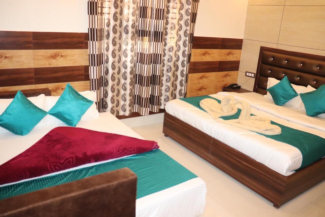 Hotel Famous Haridwār Buitenkant foto
