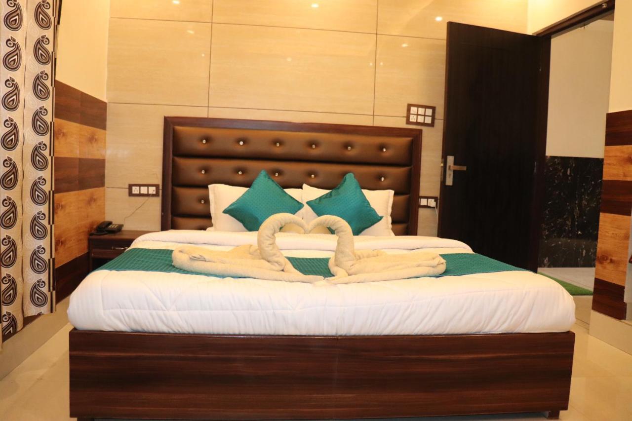 Hotel Famous Haridwār Buitenkant foto